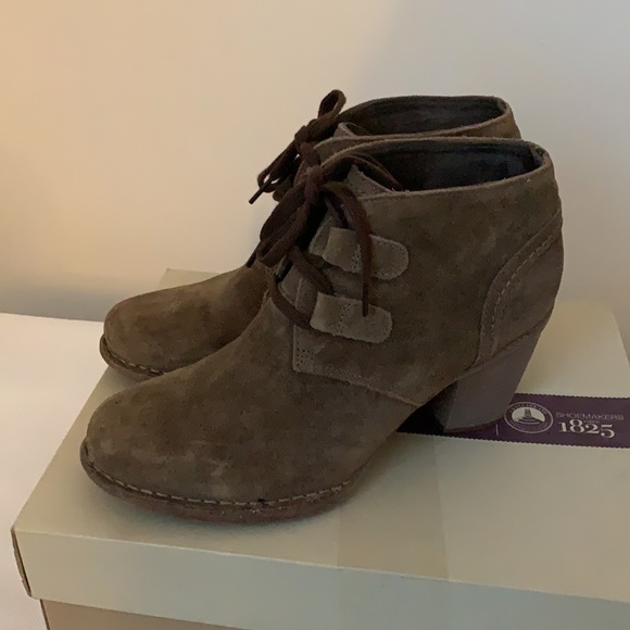 Clarks Carleta Lyon khaki suede Ankle Bootie - Picture 7 of 10
